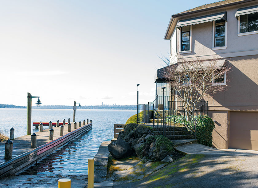 House by lake in Kirkland Washington