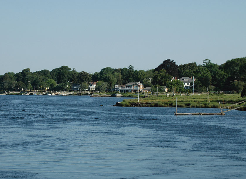 Warren-River-shoreline-Barrington-Rhode-Island